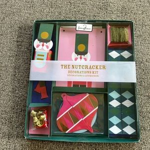 NWT Nutcracker Decorations Set